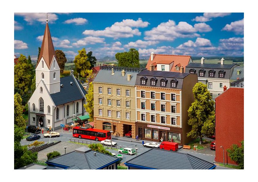 232384 Byhuse med apotek og Delikatesse butik - Billede 3